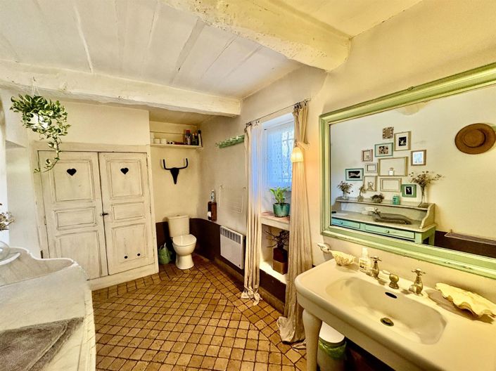 Image No.10-3 Bed House for sale