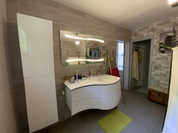 Image No.16-4 Bed House for sale