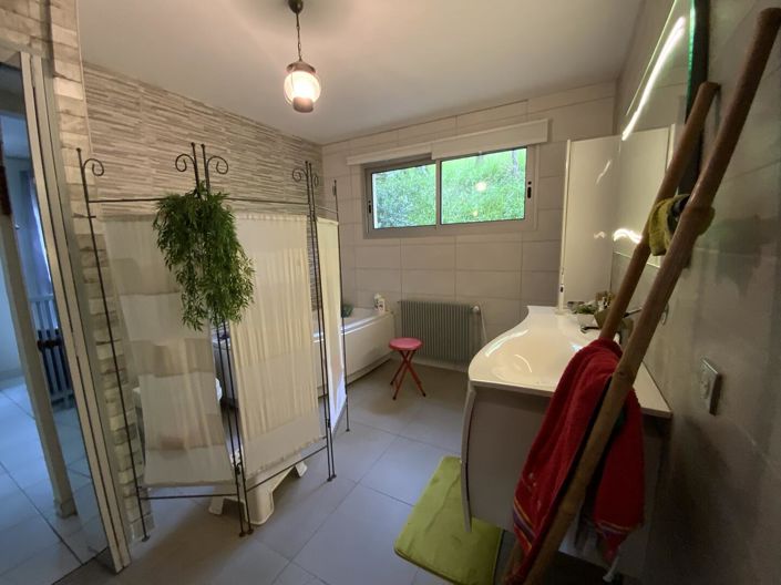 Image No.18-4 Bed House for sale