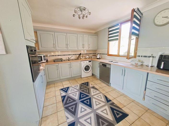 Image No.6-4 Bed House for sale