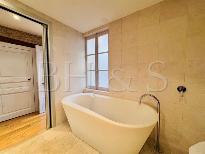 Image No.9-6 Bed House for sale