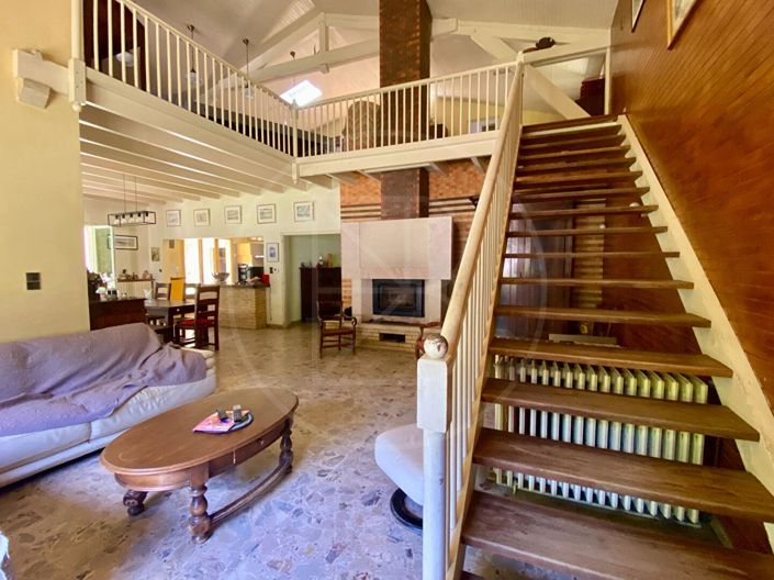 Image No.6-5 Bed House for sale