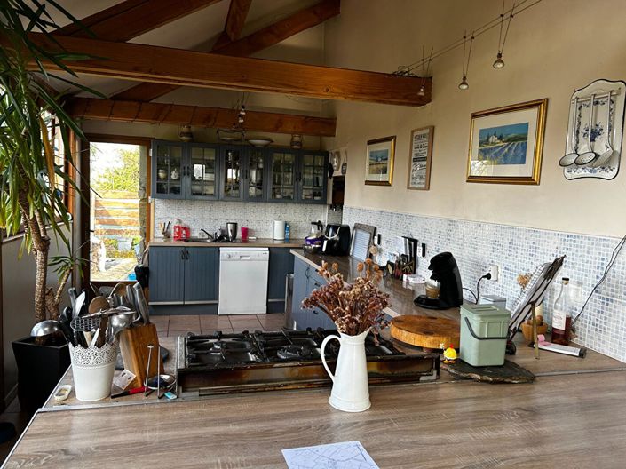 Image No.6-20 Bed House for sale