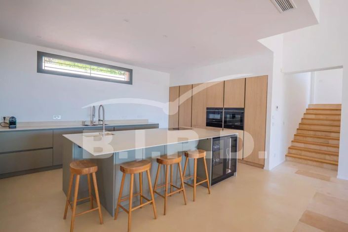 Image No.10-4 Bed House for sale