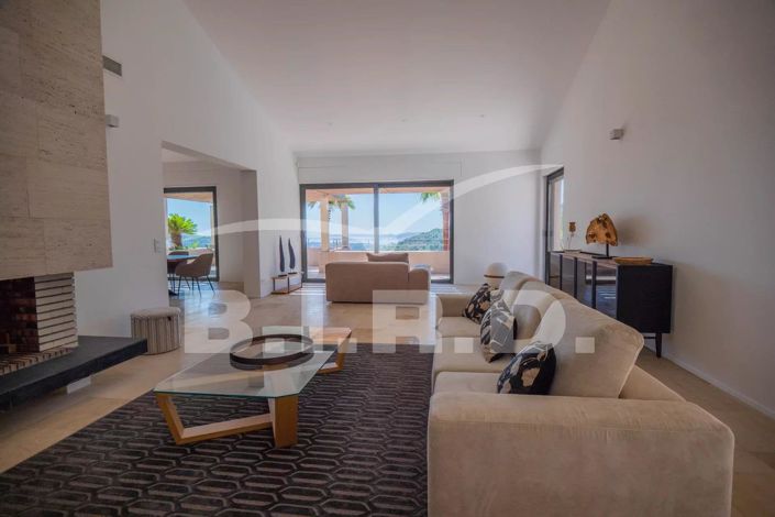 Image No.6-4 Bed House for sale