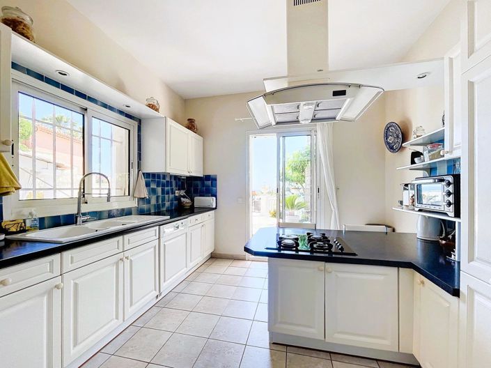 Image No.10-5 Bed House for sale