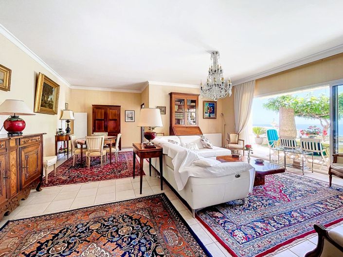 Image No.8-5 Bed House for sale