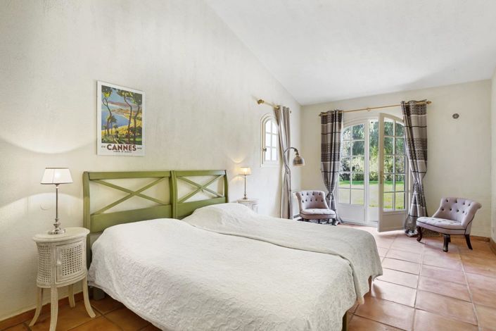 Image No.17-4 Bed House for sale