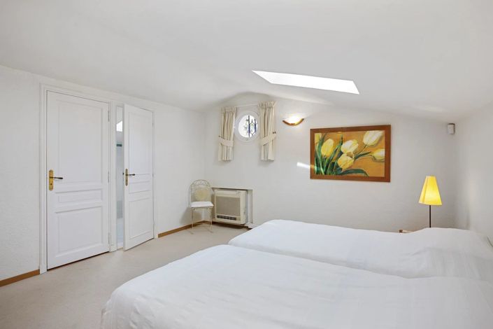 Image No.18-4 Bed House for sale