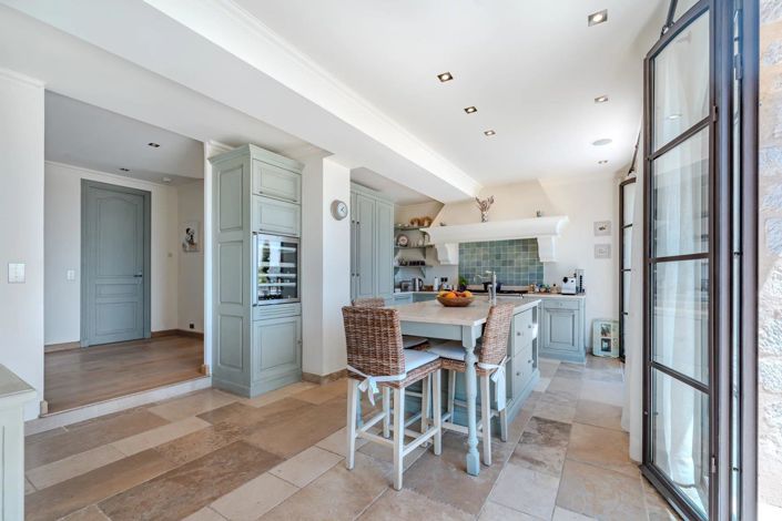 Image No.12-5 Bed House for sale