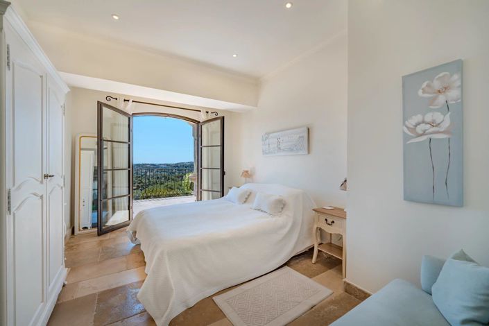 Image No.17-5 Bed House for sale