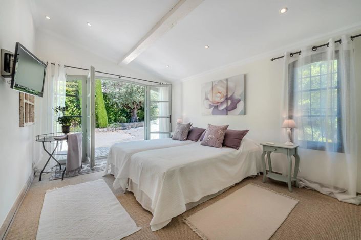 Image No.20-5 Bed House for sale