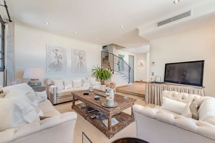 Image No.6-5 Bed House for sale