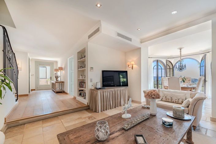 Image No.7-5 Bed House for sale