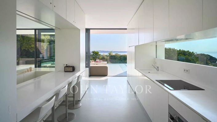 Image No.8-4 Bed House for sale