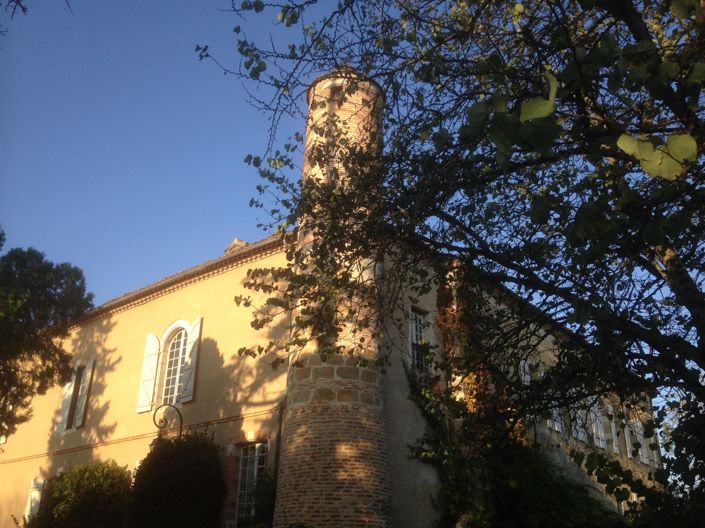 Image No.1-8 Bed House for sale