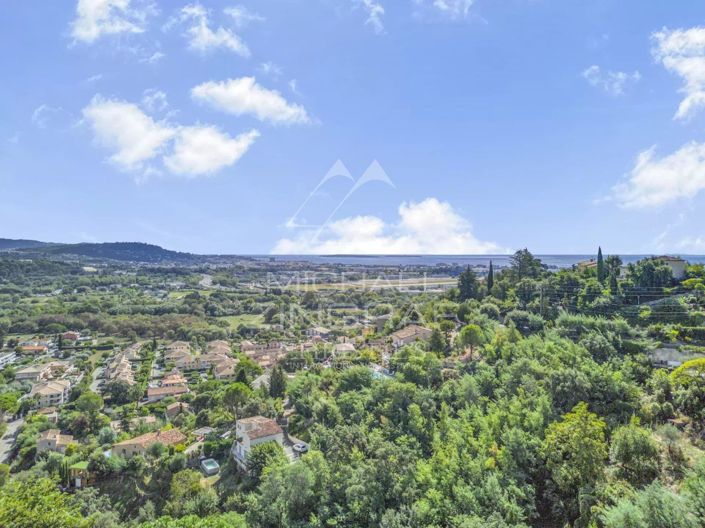 Image No.2-4 Bed House for sale