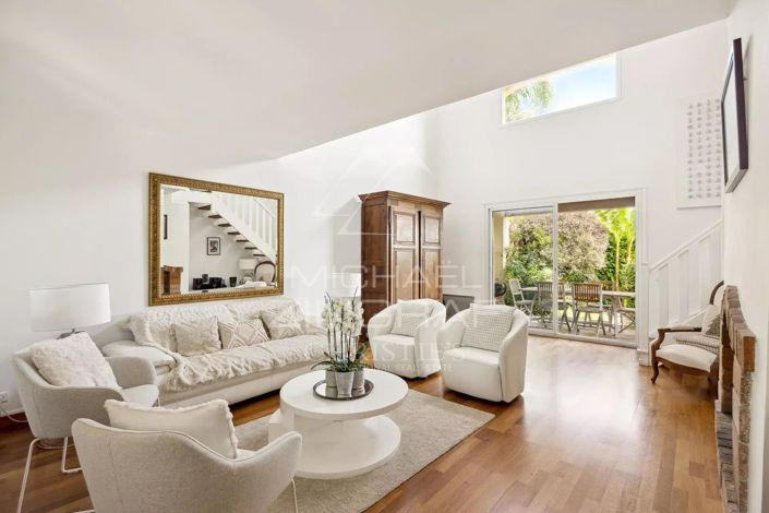 Image No.3-4 Bed House for sale