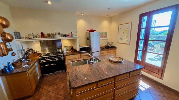 Image No.10-3 Bed House for sale