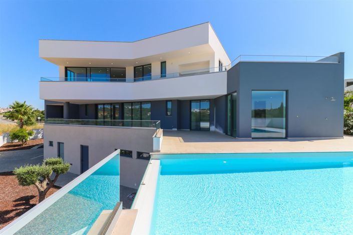 Image No.1-4 Bed House for sale