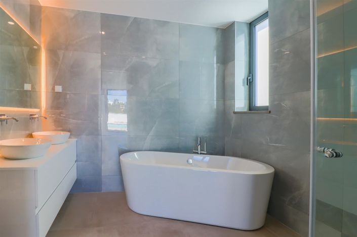 Image No.16-4 Bed House for sale