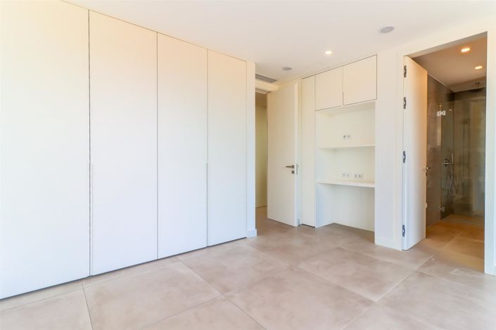 Image No.21-4 Bed House for sale