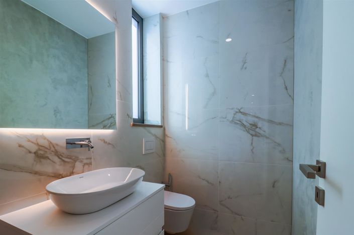 Image No.9-4 Bed House for sale