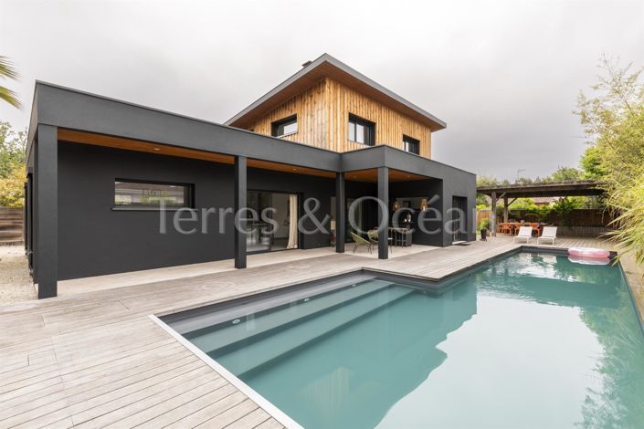 Image No.1-4 Bed House for sale