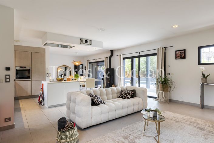 Image No.5-4 Bed House for sale