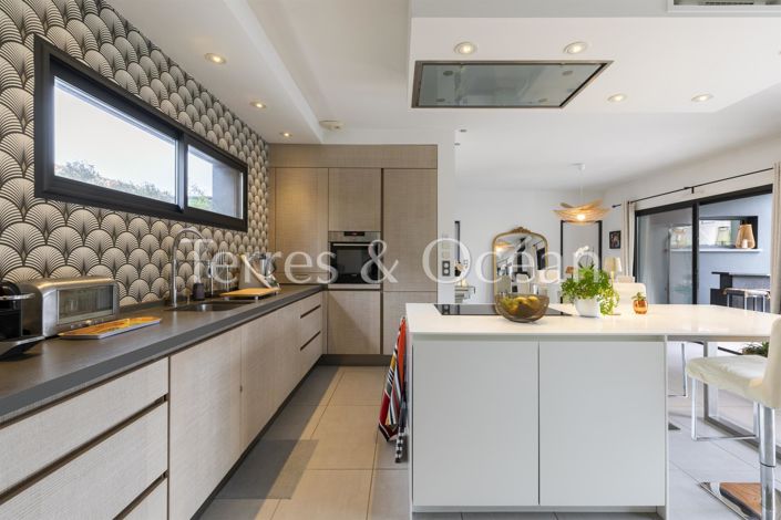 Image No.6-4 Bed House for sale