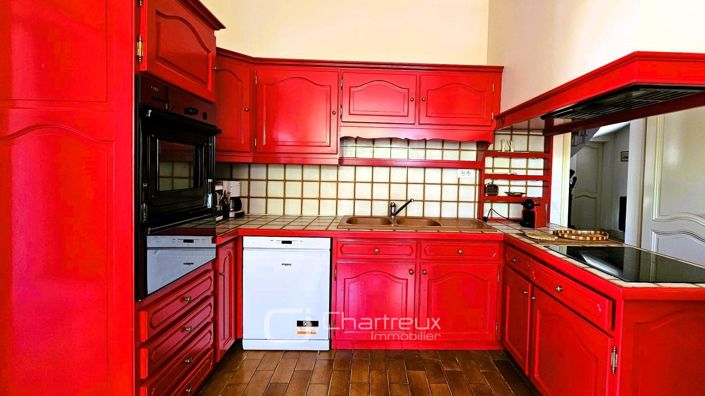 Image No.8-5 Bed House for sale