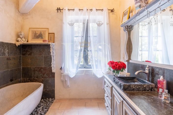 Image No.12-4 Bed House for sale