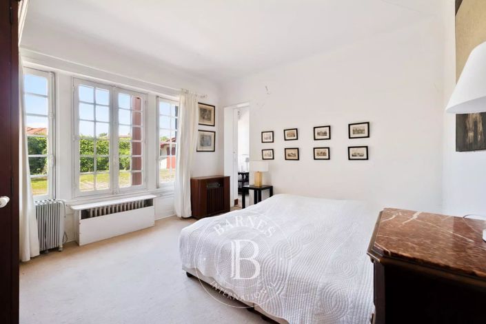 Image No.10-11 Bed House for sale