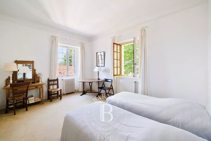 Image No.16-11 Bed House for sale