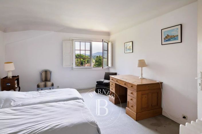 Image No.18-11 Bed House for sale