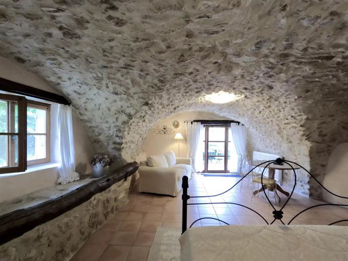 Image No.18-9 Bed House for sale