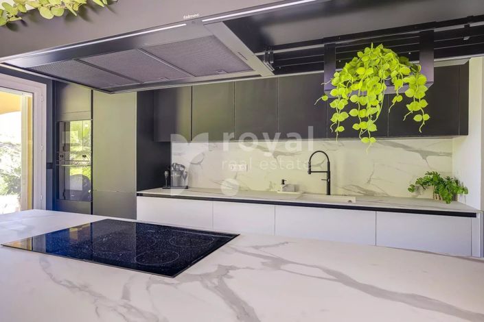 Image No.14-3 Bed House for sale