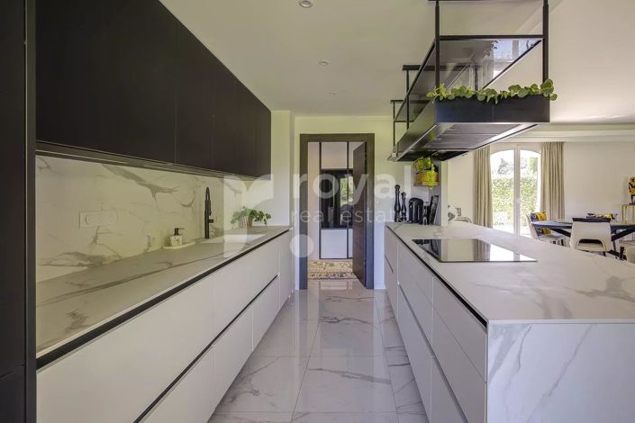 Image No.15-3 Bed House for sale