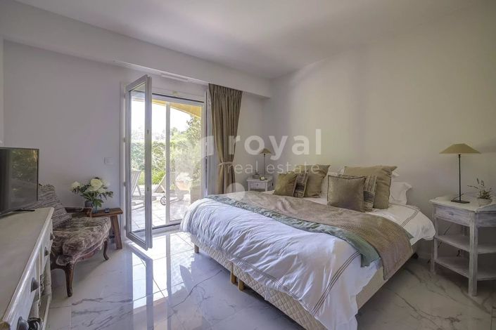 Image No.17-3 Bed House for sale