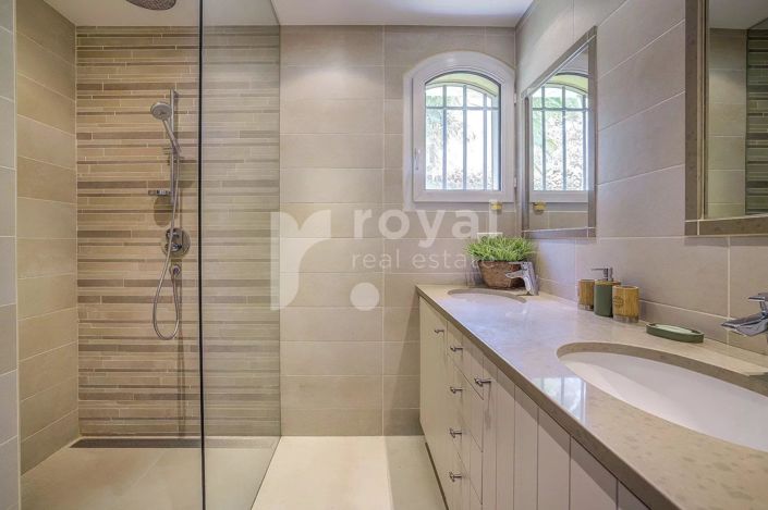 Image No.18-3 Bed House for sale