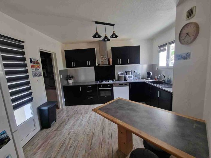 Image No.2-4 Bed House for sale