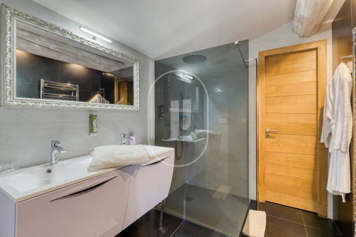 Image No.12-4 Bed House for sale