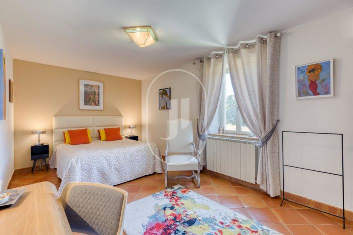 Image No.8-4 Bed House for sale