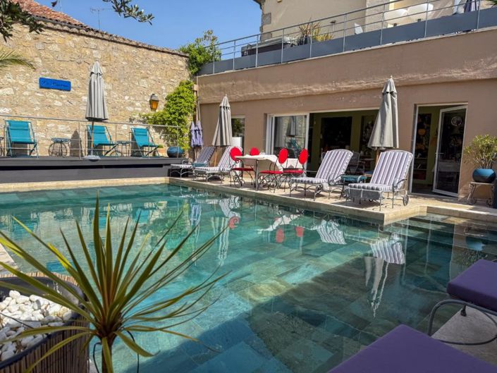 Image No.1-6 Bed House for sale