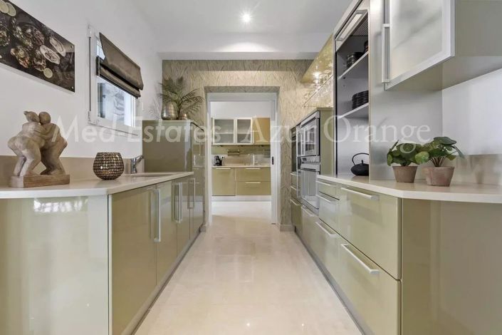 Image No.12-5 Bed House for sale