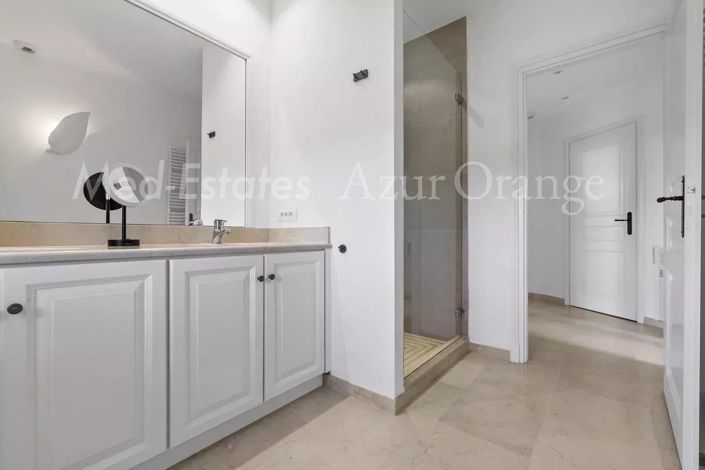 Image No.16-5 Bed House for sale