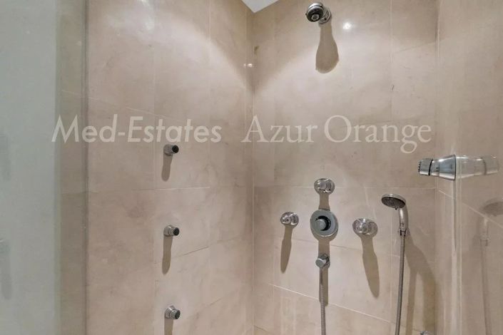 Image No.23-5 Bed House for sale