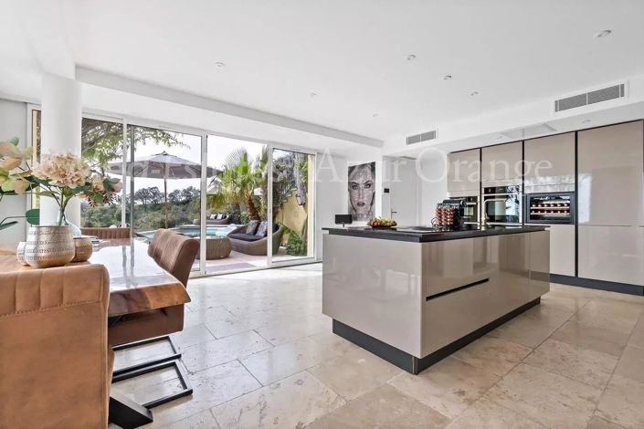 Image No.24-5 Bed House for sale