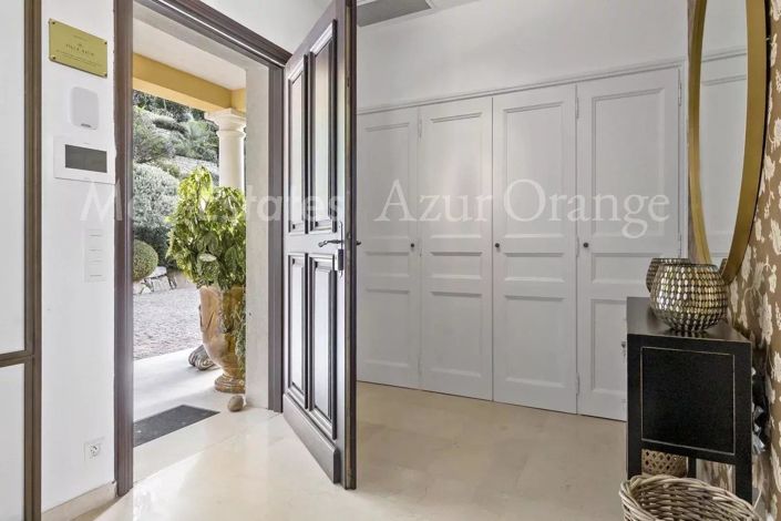 Image No.8-5 Bed House for sale