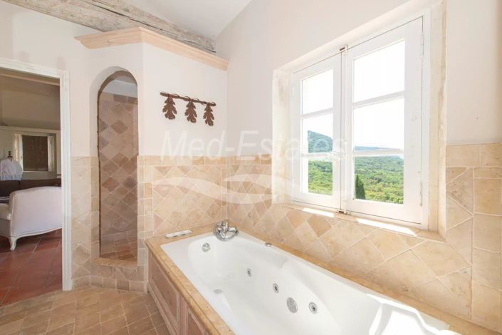 Image No.21-6 Bed House for sale